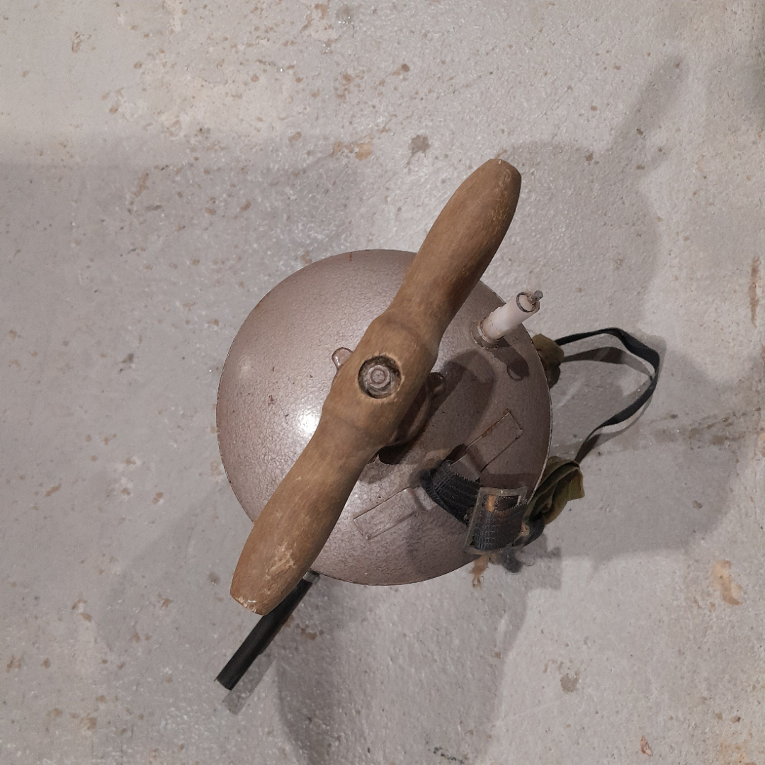 Опрыскиватель пневматический ОС-80, металл, шланг обрезан, внутри ржавчина. Россия. Картинка 8